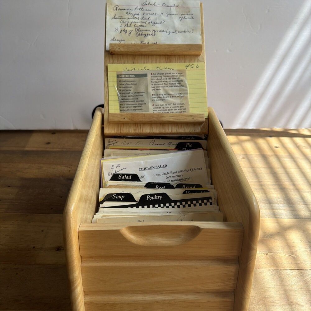 Pomerantz Wood Recipe Box Raised Lid With 2 Card Shelves And Full Of VTG Recipes